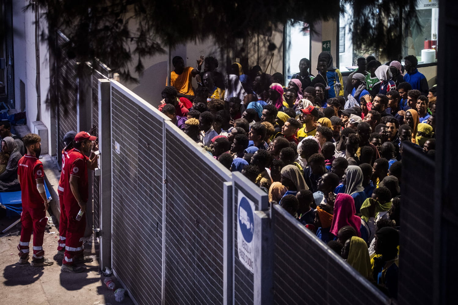 6000 migrants en quelques heures, comment expliquer cet afflux massif de personnes à Lampedusa ?