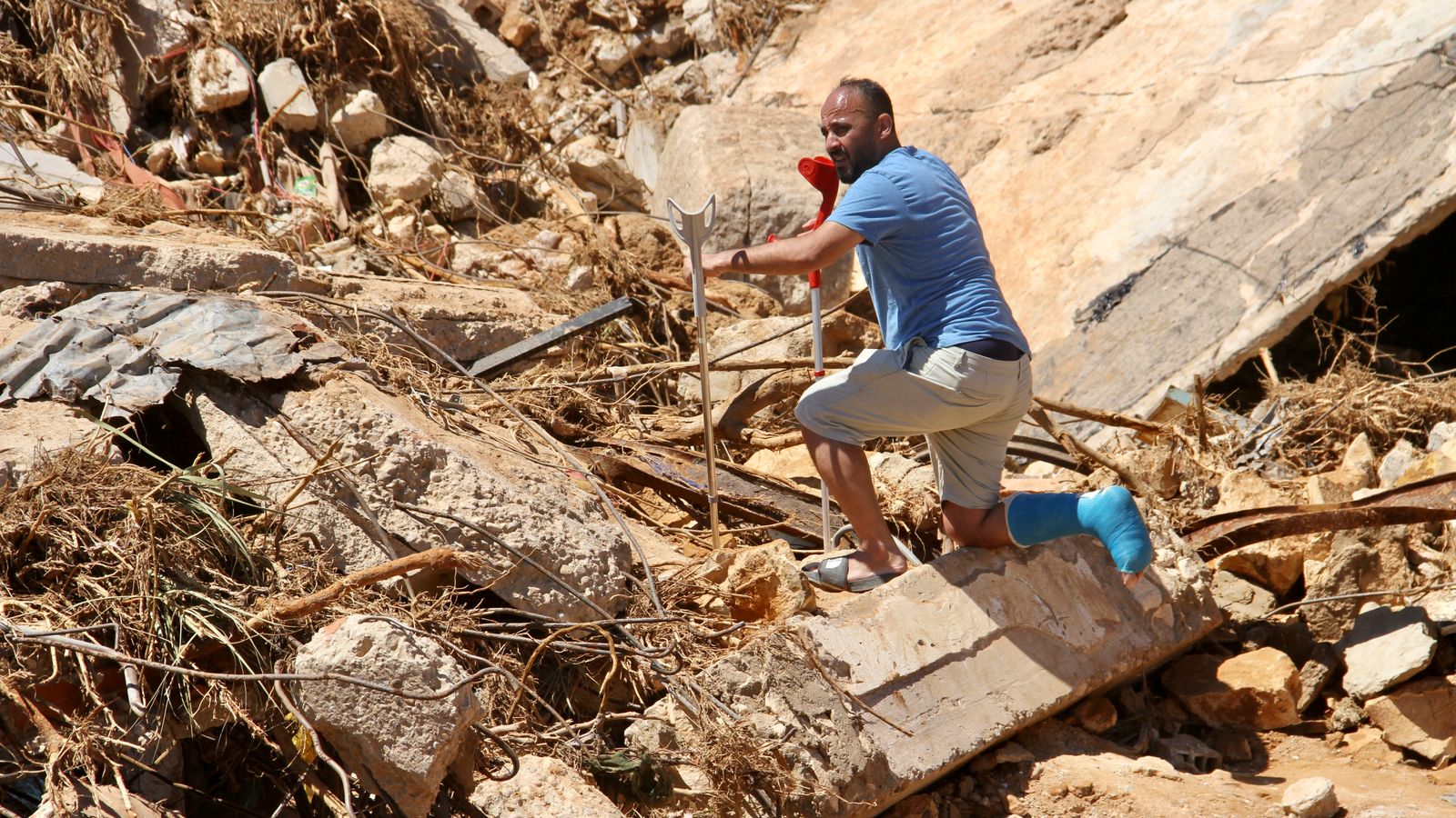 'Chaos' as people use bare hands to dig for Libya flood survivors - but find only remains