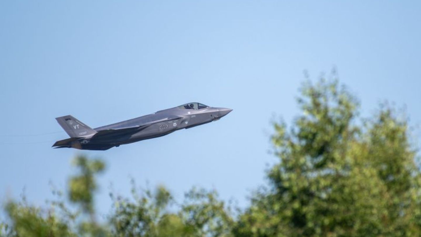 Ein Kampfflugzeug vom Typ F-35 startet von der US-Air Base Spangdahlem. Ein solcher Kampfjet verschwand im US-Bundesstaat South