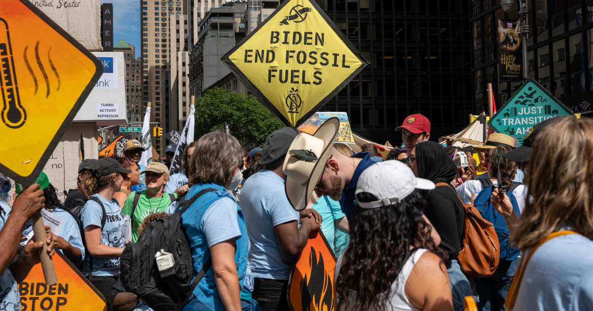 À New York, une grande marche pour le climat et un coup de semonce contre Joe Biden
