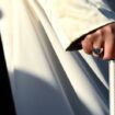 Après le rugby: Le pape François achève sur une messe géante sa visite à Marseille
