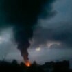 Aufsteigender Rauch nach der Explosion eines Tanklagers in der Nähe von Stepanakert