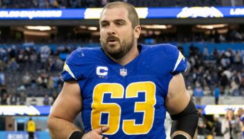 Chargers to place All-Pro Corey Linsley on IR with heart issue