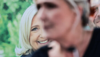 Assistants parlementaires européens du FN : le parquet requiert le renvoi du parti, de Marine Le Pen et de vingt-six autres prévenus devant le tribunal correctionnel