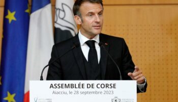 Comment Macron entend-il donner aux Corses leur autonomie ?