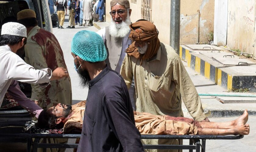 Los ataques a tres mezquitas en Pakistán dejan al menos 56 muertos y decenas de heridos