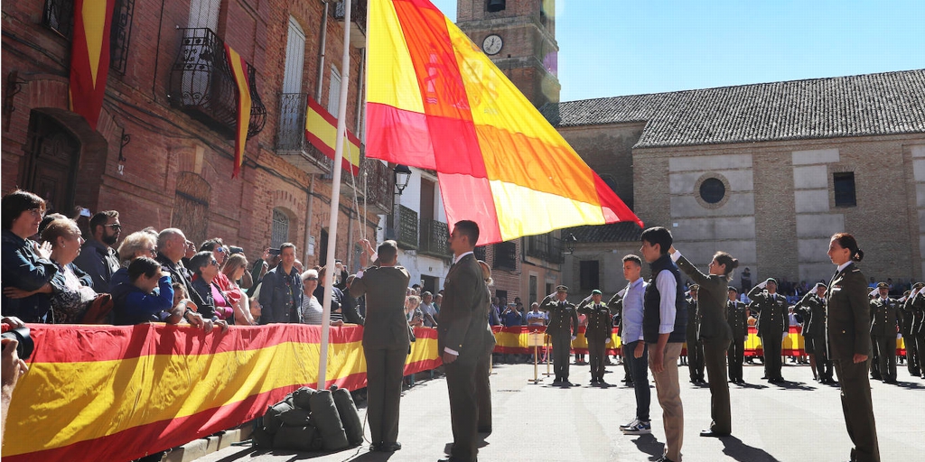 Villarramiel (Palencia) homenajea a la bandera