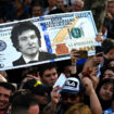En Argentine, la "dolarizacion" de l’économie au cœur de la campagne présidentielle