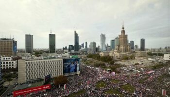 Polen: Mehr als 100.000 Menschen protestieren gegen polnische Regierung
