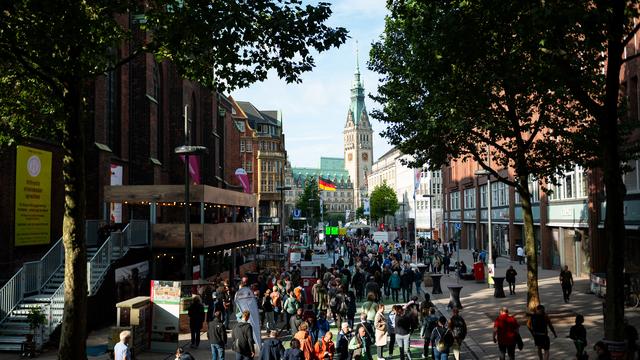 Hamburg: 700.000 Menschen besuchen Fest zum Tag der Deutschen Einheit