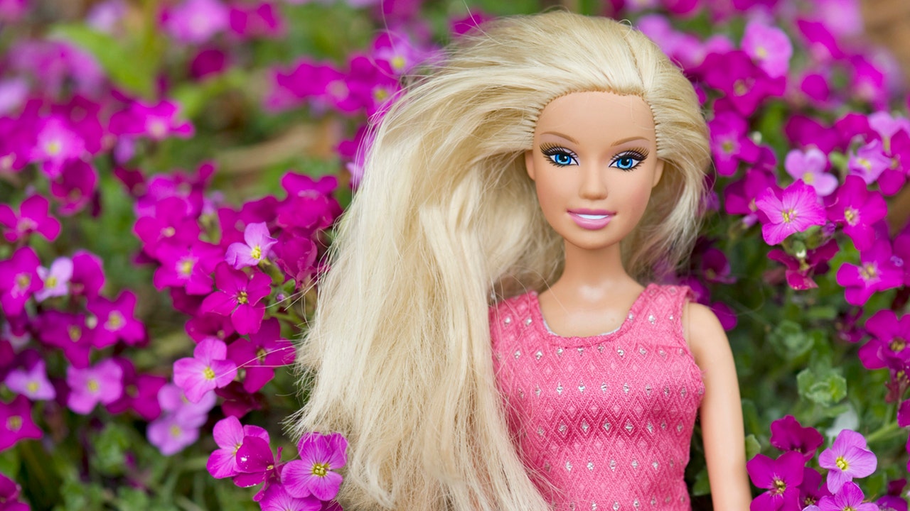 Barbie Botox goes viral: What to know about the neck-slimming plastic surgery trend