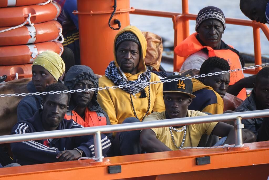 280 inmigrantes desembarcan en El Hierro tras la llegada del cayuco más numeroso desde la gran crisis de 2006