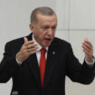 En Turquie, l’ouverture de la session parlementaire marquée par un attentat et le discours virulent d’Erdogan vis-à-vis de l’Union européenne