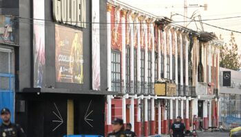 Los bomberos rastrean "por cuadrículas" la discoteca de Murcia incendiada y el Gobierno regional descarta que haya nuevas víctimas