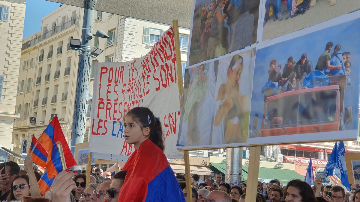 « On fera tout pour aider les réfugiés… » : à Marseille, les Arméniens de France manifestent leur solidarité