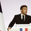 Référendum: Emmanuel Macron avance avec prudence