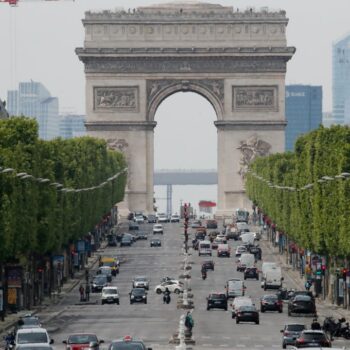 Paris voters weigh SUV parking fee hike as mayor pursues latest anti-car crackdown
