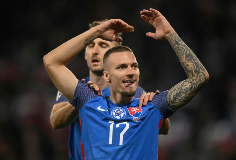Football: La Slovaquie bat l'Islande et se qualifie pour l'Euro-2024