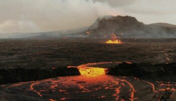 Les volcans du monde entier entrent en éruption, cela présage-t-il une catastrophe?