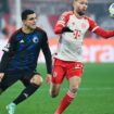 Kopenhagens Mohamed Elyounoussi (l) und Konrad Laimer vom FC Bayern kämpfen um den Ball. Foto: Sven Hoppe/dpa