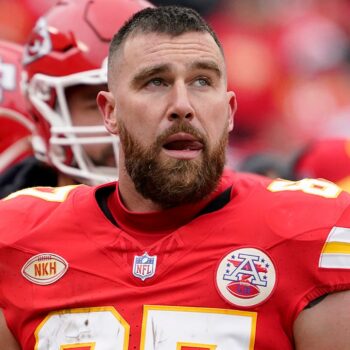 Travis Kelce launches his helmet in frustration, has tiff with Andy Reid during loss to Raiders