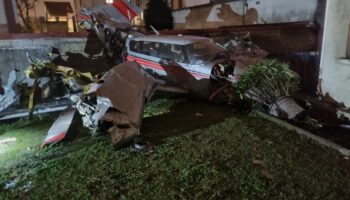 « Il y a eu un grand boum » : à Villejuif, un avion se pose en urgence en pleine ville, faisant trois blessés