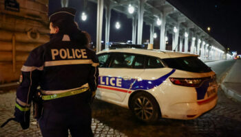 Paris : un mort et deux blessés dans une attaque au couteau et au marteau, le parquet antiterroriste saisi