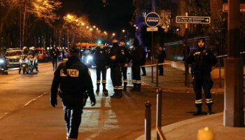 Un turista muerto y dos heridos en un ataque con cuchillo en París al grito de "Alá es grande"