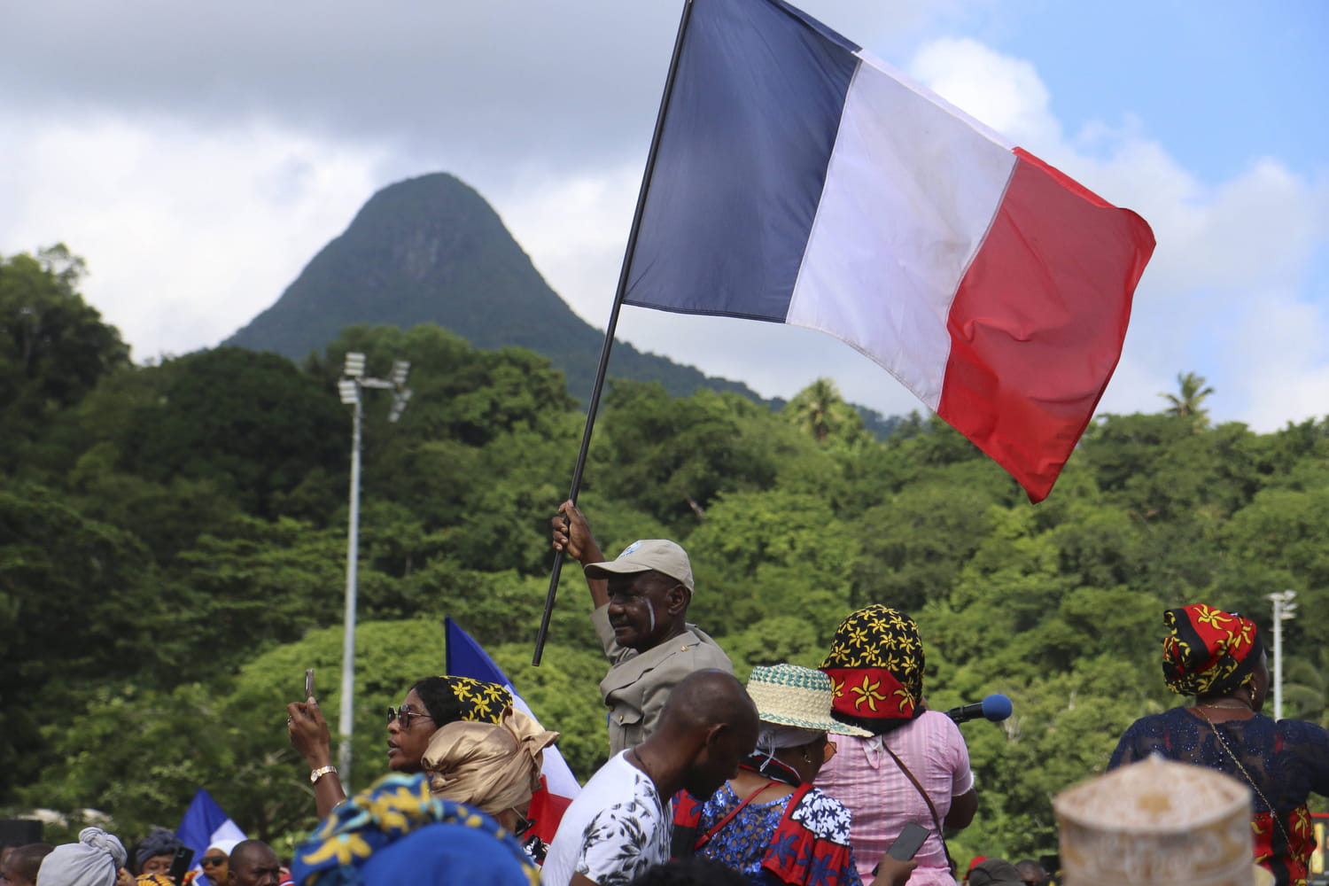 La suppression du droit du sol à Mayotte est-elle possible ?