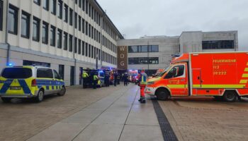 Wuppertal: Mehrere Schüler bei mutmaßlichem Messerangriff an Gymnasium verletzt – Verdächtiger wohl selbst Schüler