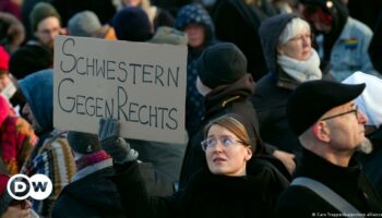 Deutschland Protest gegen Marsch der Partei Die Rechte in Pforzheim