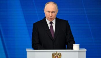 Face aux Occidentaux: Poutine brandit la "menace réelle" de guerre nucléaire