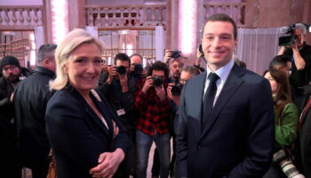 Élections européennes : Jordan Bardella lance officiellement sa campagne, Marine Le Pen rejoint sa liste