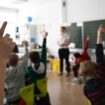 GEW: Lehrergewerkschaft fordert kritischen Umgang mit AfD im Unterricht