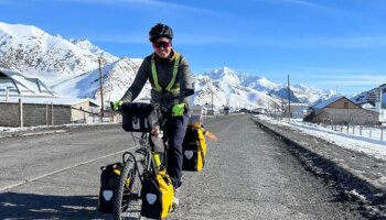 La española de origen chino que viaja en bicicleta desde Zaragoza hasta el gigante asiático