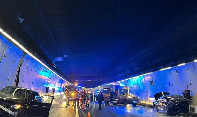 Un accidente entre un turismo y un VTC obliga a cortar la calzada exterior de la M-30 en Puente de Vallecas