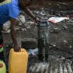 Une borne d'eau potable près du bidonville du bidonville Talus 2 à Koungou dans le nord-est de Mayotte, le 23 mai 2023