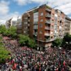 Espagne: Des milliers de personnes dans la rue pour demander à Sanchez de ne pas démissionner
