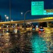 Inundación en el desierto: las históricas lluvias anegan las pistas del aeropuerto de Dubái