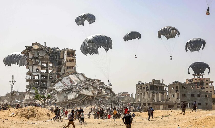 Militares británicos podrían entregar la ayuda sobre el terreno en Gaza, según la BBC