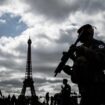 Paris 2024 : les « plans B et C » au défilé sur la Seine, évoqués par Emmanuel Macron, posent question