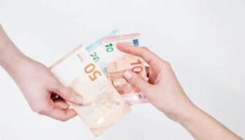 Transferencia, sobre o Bizum: ¿cuál es la mejor forma de dar dinero en una boda?
