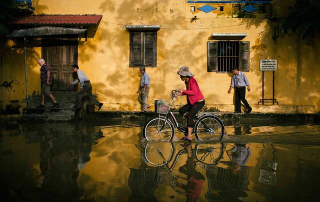 Flash floods in southern Spain prompt officials to evacuate over 350 homes – ABC News