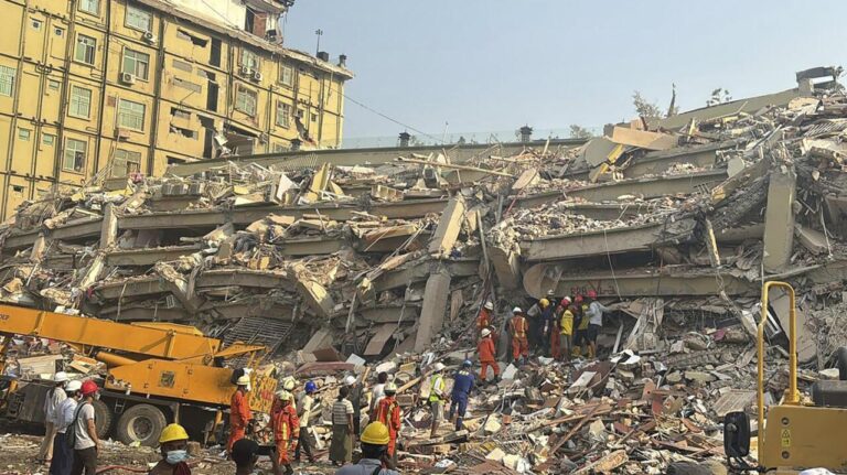 Myanmar earthquake death toll rises: ‘No rescue workers in sight’ – USA TODAY
