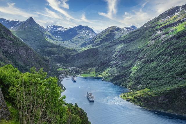 Exploring the Rise ⁢of ‍Luxury Cruises ​in ⁣the⁤ UK Market