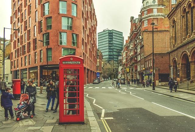 Analysis of ‌Underperforming UK Stocks ⁣in ⁢March 2025