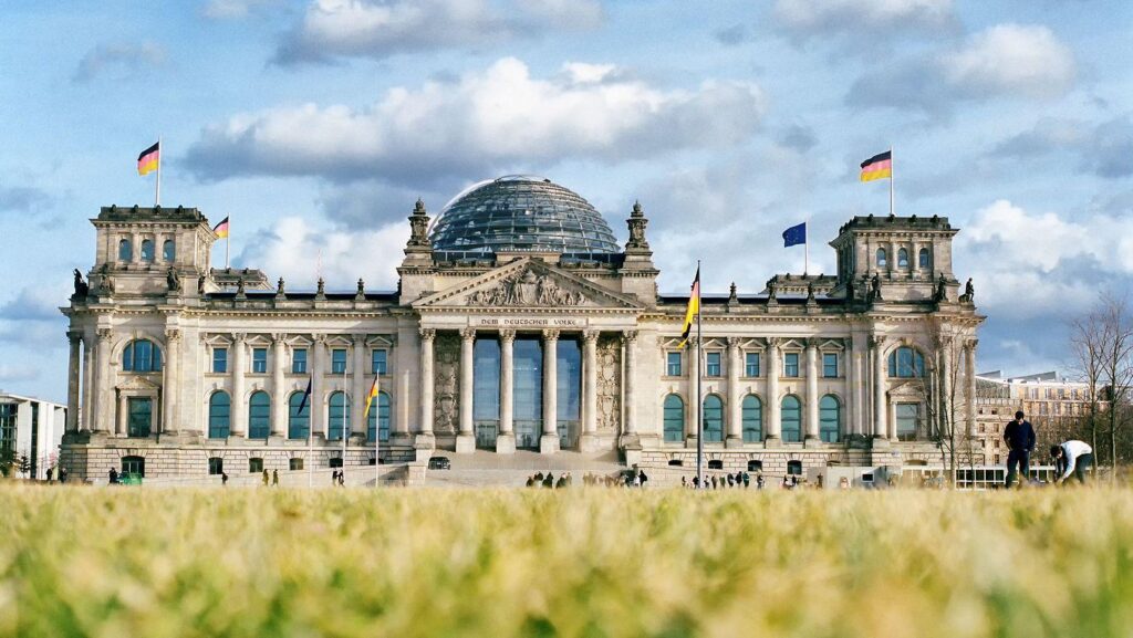 German government tell teachers to ‘prepare children for war’ as ex-MI6 chief issues warning to UK – LADbible