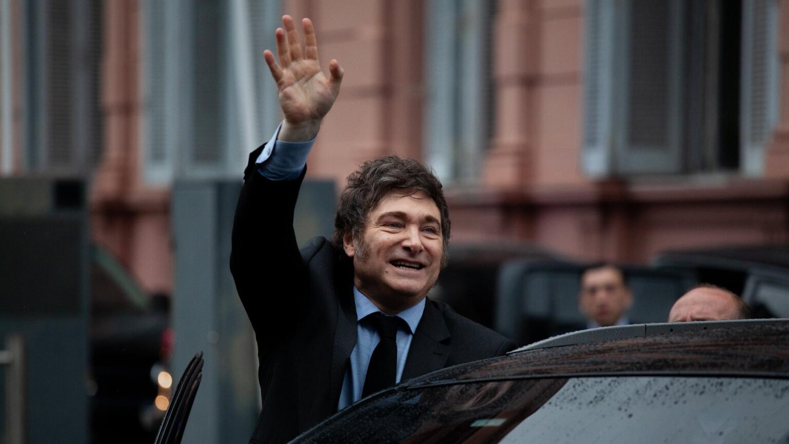Milei Tries Erasing Argentina’s History to Lure Foreign Investment – Bloomberg.com