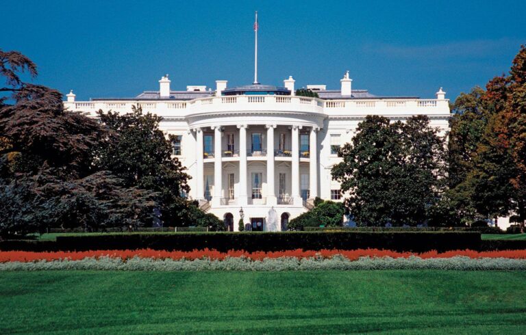 White House Intensifies Pressure on Ukraine Amid Stalled London Peace Talks