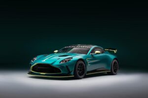 Aston Martin Unveils Game-Changing Apple CarPlay Ultra for iPhone Enthusiasts!